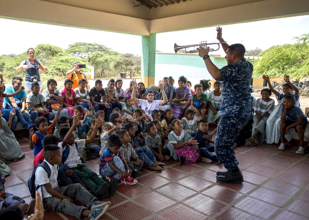 Musician 2nd Class Carl Schulte Performs for Colombian School Children in Support of Continuing Promise 2017’s (CP-17) Visit to Mayapo, Colombia