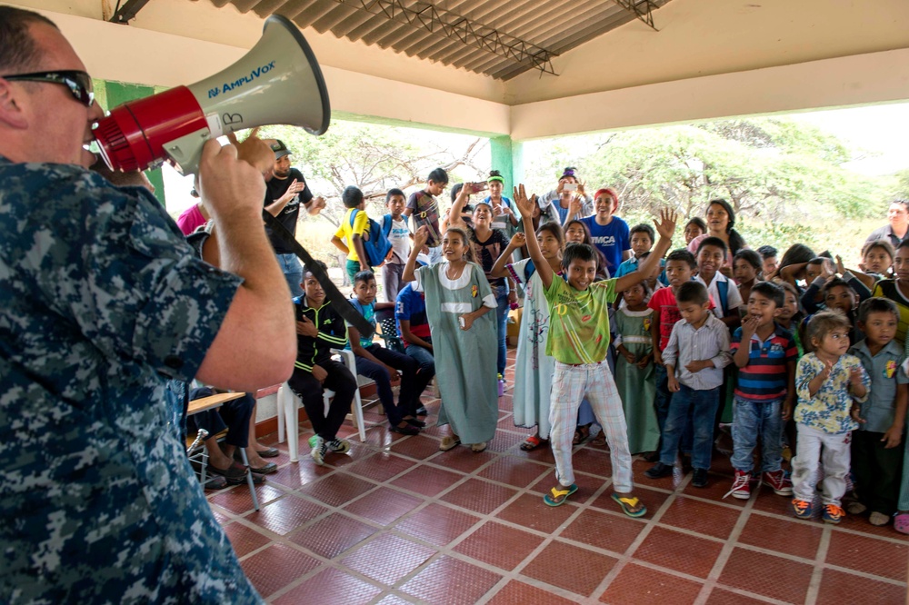 Musician 3rd Class Ryan Miller Sings During a Performance for Colombian School Children in Support of Continuing Promise 2017’s (CP-17) Visit to Mayapo, Colombia