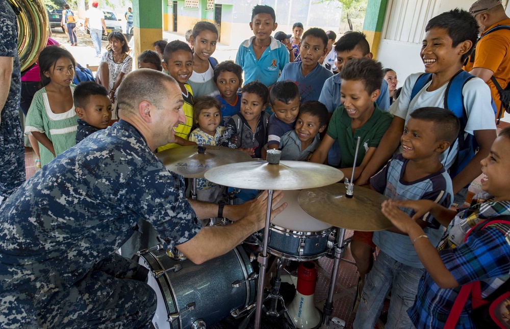 Musician 1st Class Christopher Pastin Plays with Colombian Children in Support of Continuing Promise 2017 (CP-17) Visit to Mayapo, Colombia