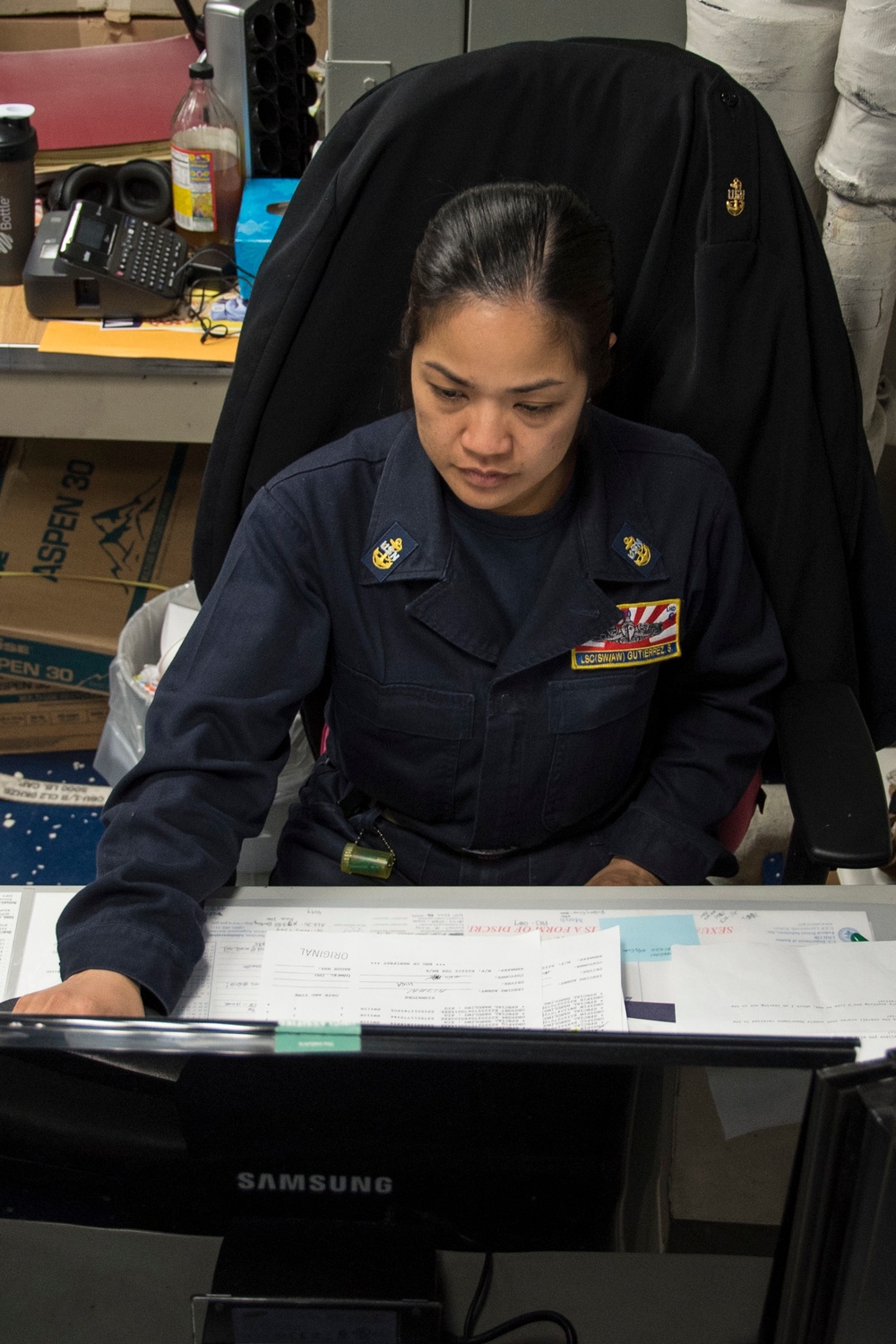 USS Bonhomme Richard (LHD 6) Supply Department Conduct Supply Operations