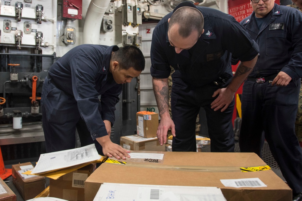USS Bonhomme Richard (LHD 6) Supply Department Conduct Supply Operations