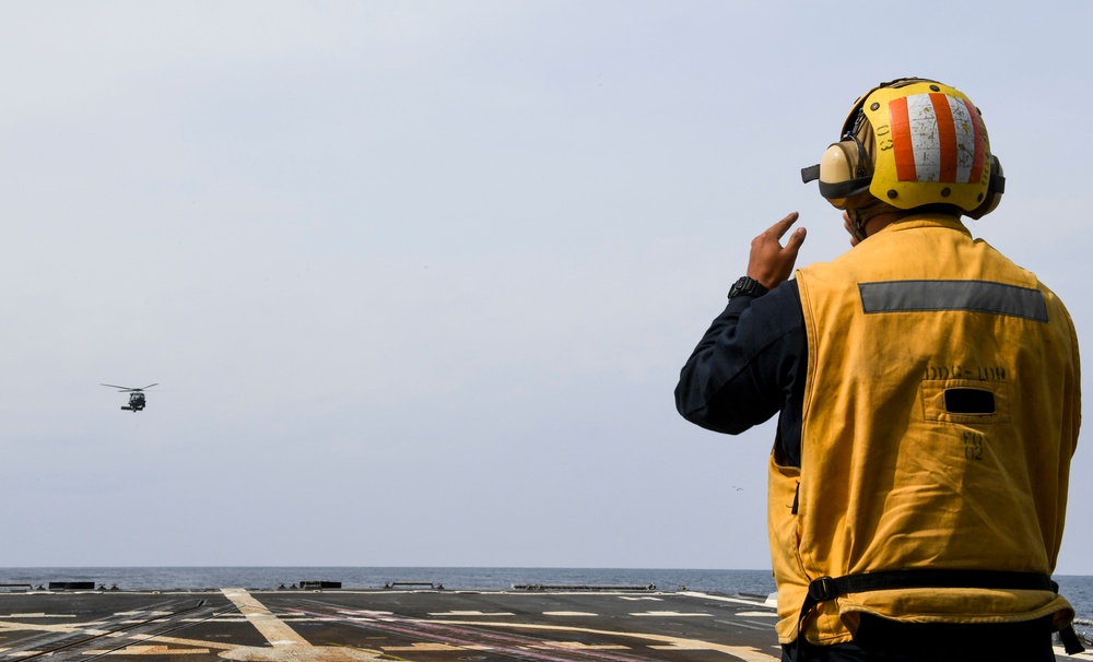 USS Wayne E. Meyer Conducts Flight Quarters