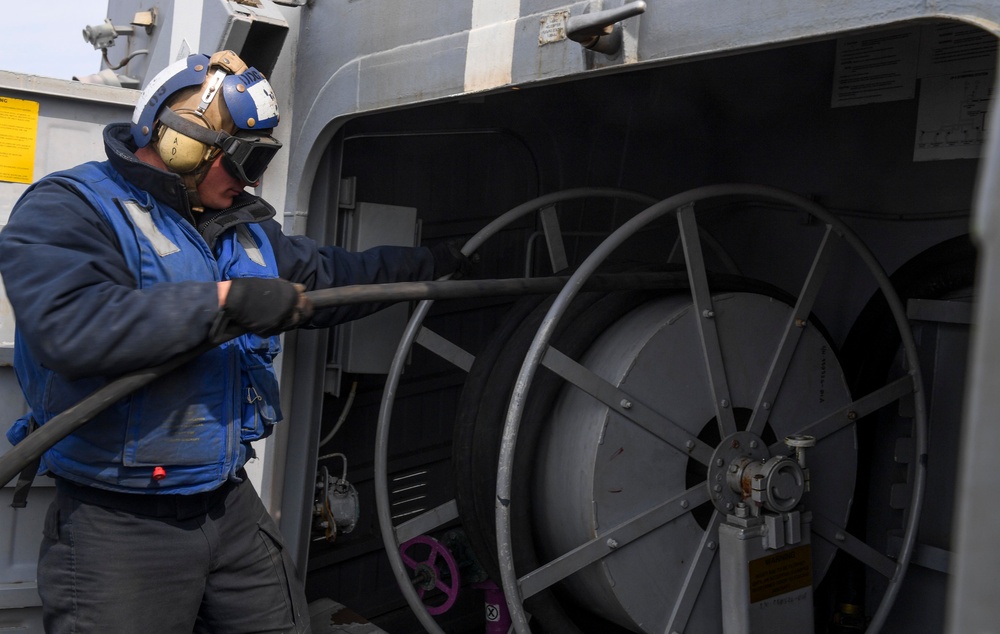USS Wayne E. Meyer Conducts Flight Quarters