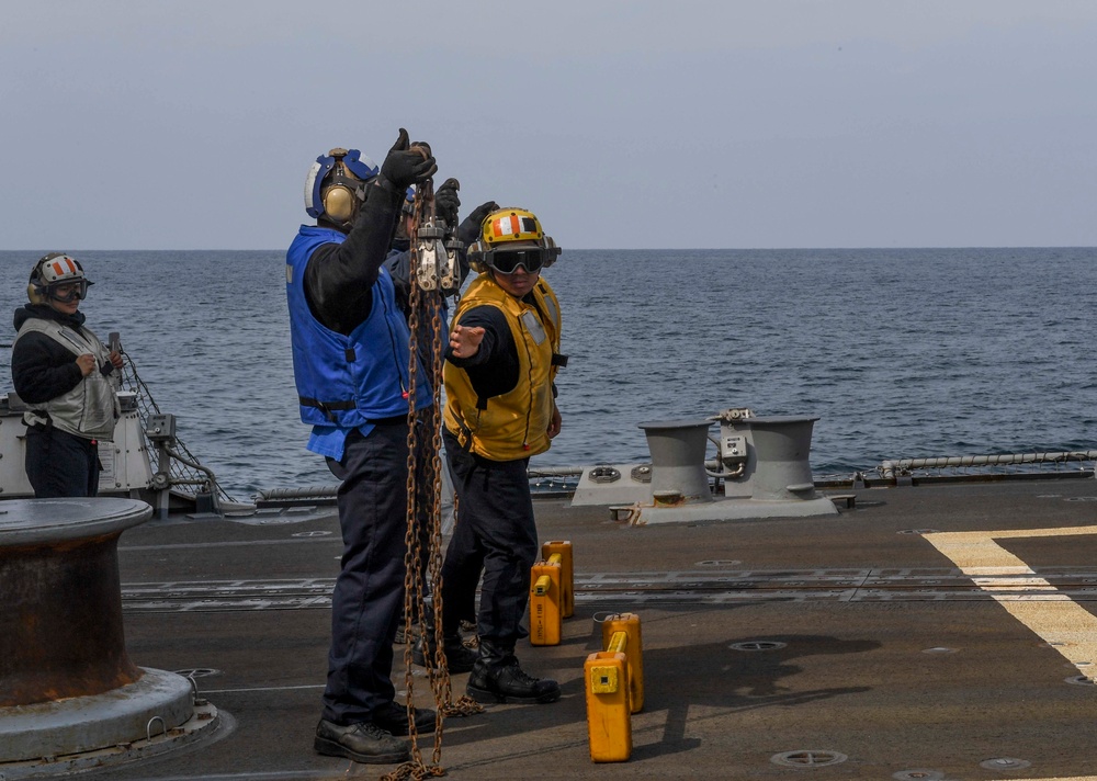 USS Wayne E. Meyer Conducts Flight Quarters