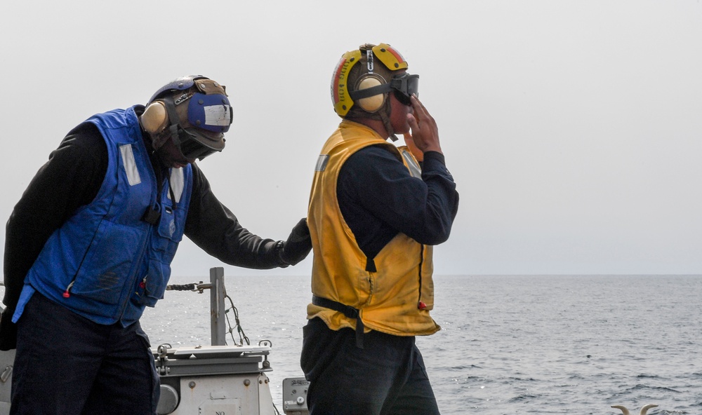 USS Wayne E. Meyer Conducts Flight Quarters
