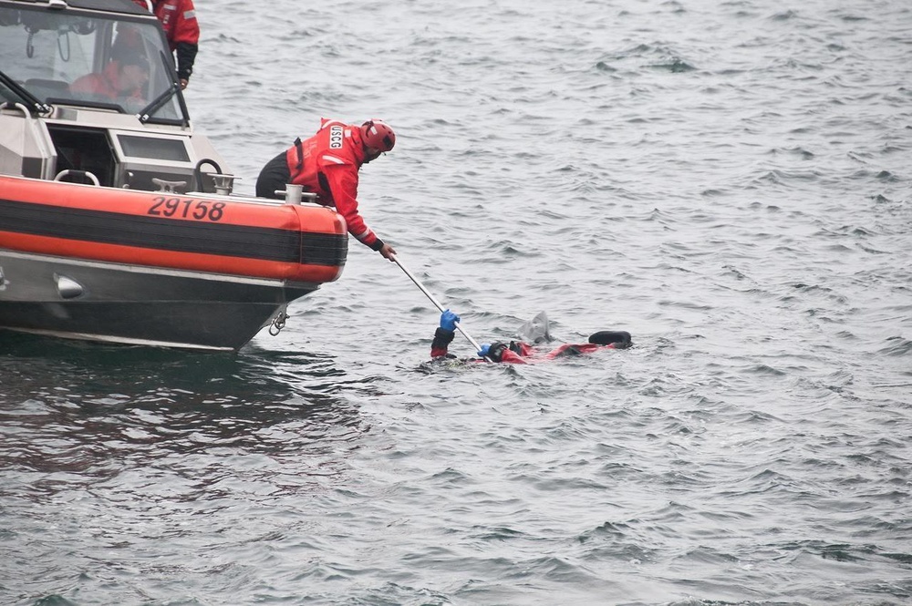 Coast Guard assists locals in rescue of diver near Tillamook Bay, Ore.