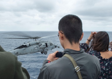 USS Bonhomme Richard (LHD 6) USS Ashland Departs