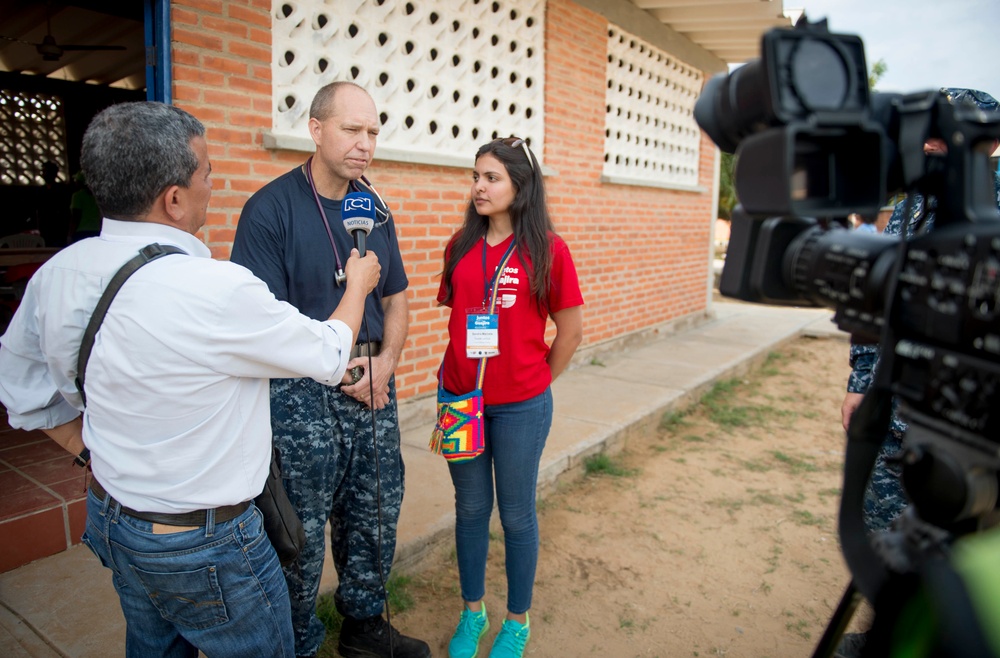 CP-17 Doctor Speaks With Colombian Reporters