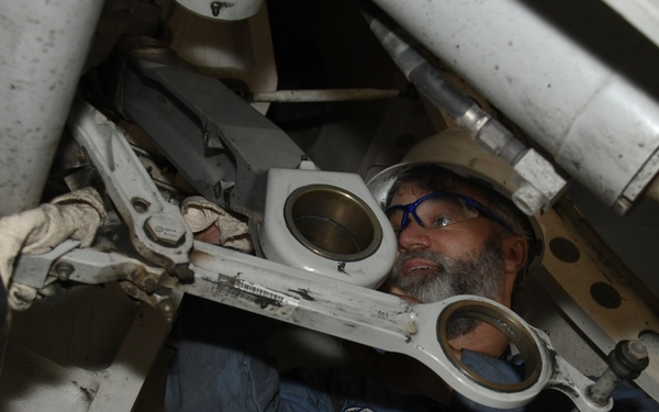 US, Qatari Emiri Air Forces build relations, fix aircraft