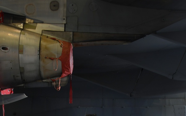 US, Qatari Emiri Air Forces build relations, fix aircraft