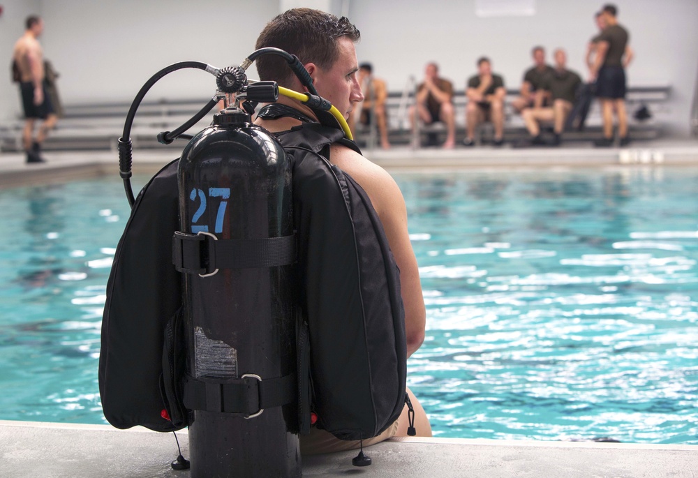 2nd Recon Bn maintains diving proficiency