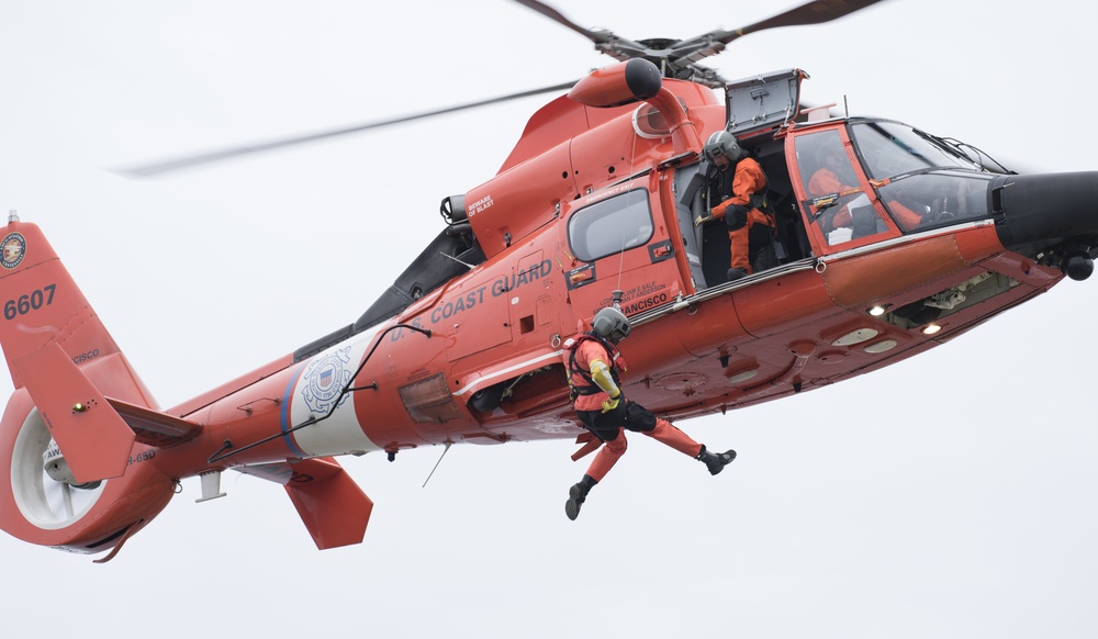Coast Guard FOB Mugu conducts cliff rescue training