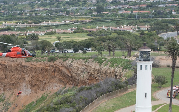 Coast Guard FOB Mugu conducts cliff rescue training