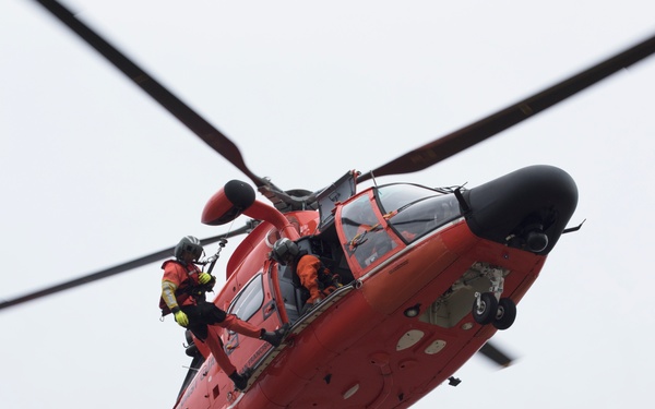 Coast Guard FOB Mugu conducts cliff rescue training