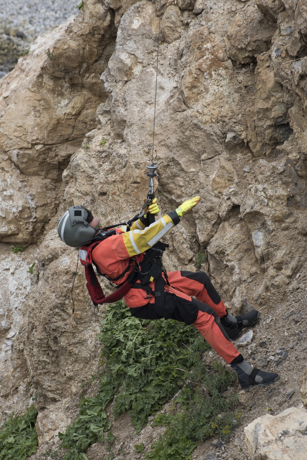 Coast Guard FOB Mugu conducts cliff rescue training