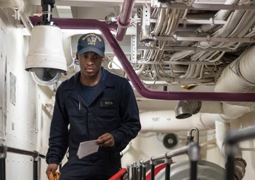 Line shaft bearing oil check aboard USS Bonhomme Richard