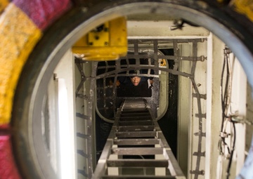 Line shaft bearing oil check aboard USS Bonhomme Richard