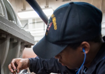 Line shaft bearing oil check aboard USS Bonhomme Richard