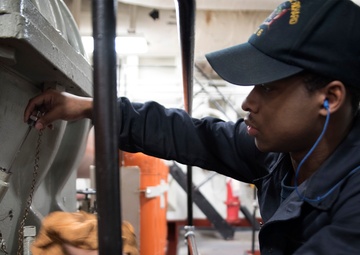 Line shaft bearing oil check aboard USS Bonhomme Richard