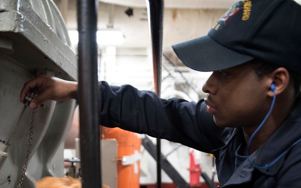 Line shaft bearing oil check aboard USS Bonhomme Richard