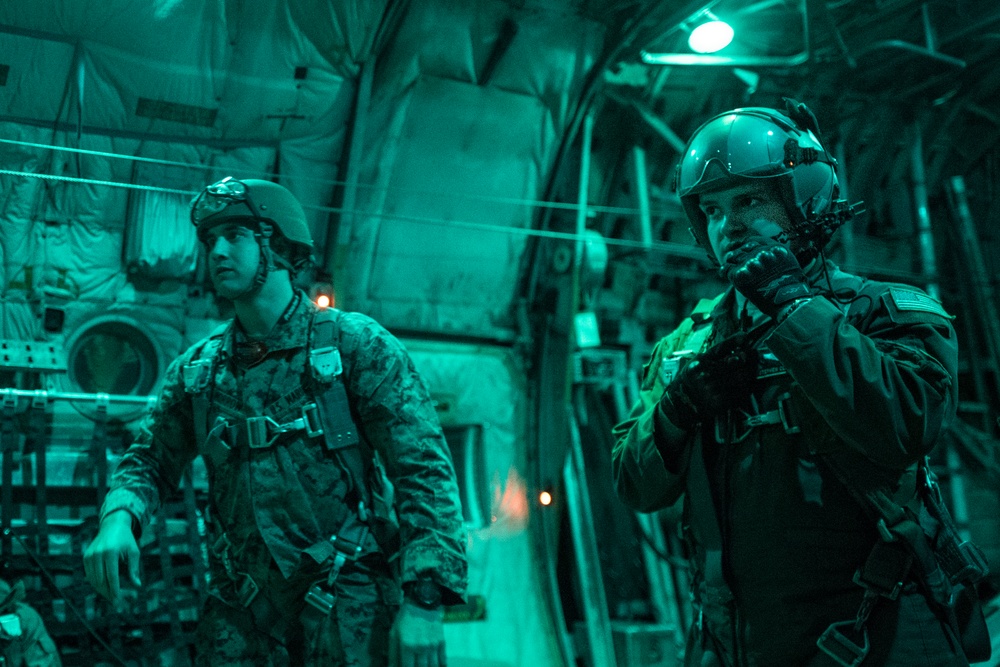 Airmen, Marine participate in Jump training