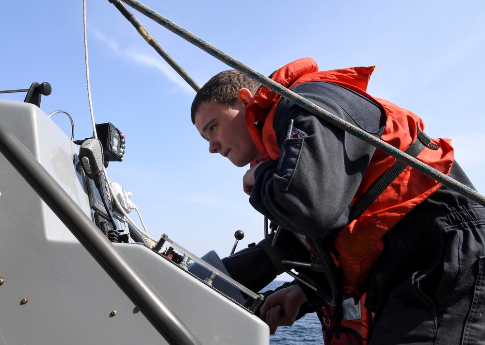 USS Wayne E. Meyer Conducts a Bilateral VBSS Drill with the Republic of Korea Navy