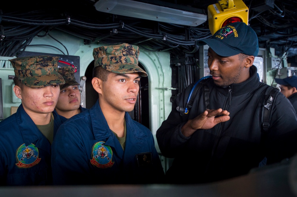 USS Bonhomme Richard (LHD 6) 31st MEU Marines tour the Bridge