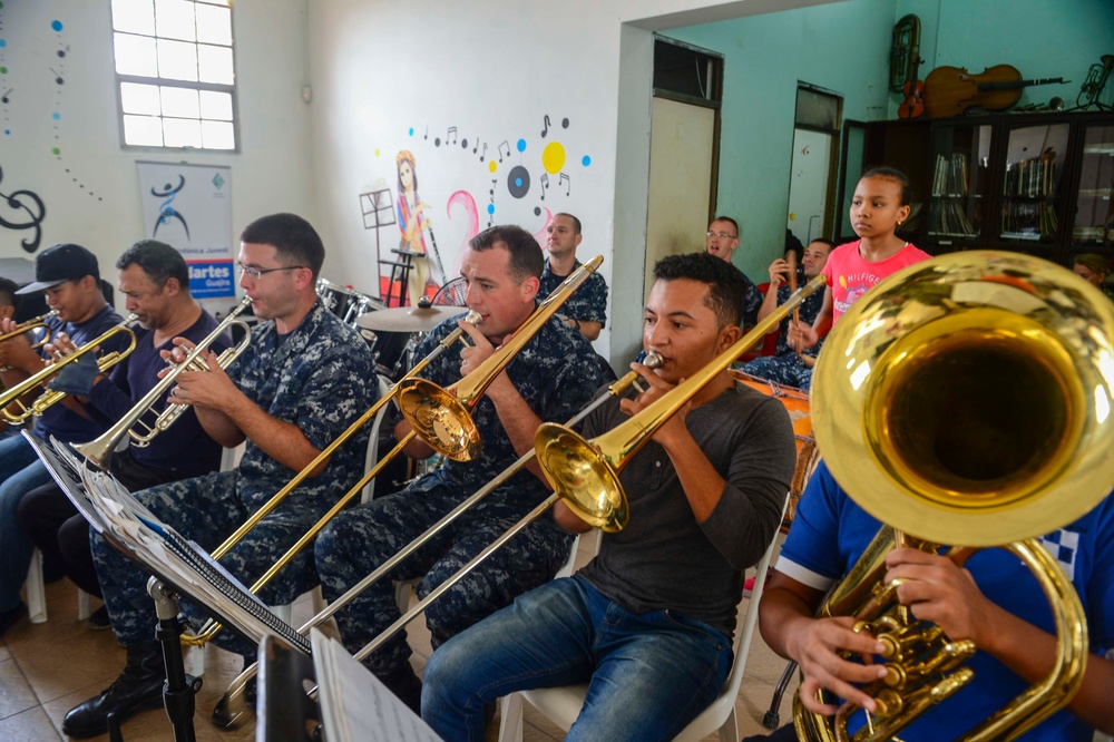 USFF Band Performs for Colombian Music Students