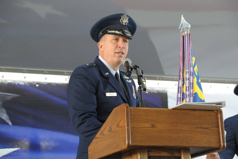 DVIDS - Images - 19th AF Change of Command Ceremony [Image 3 of 3]