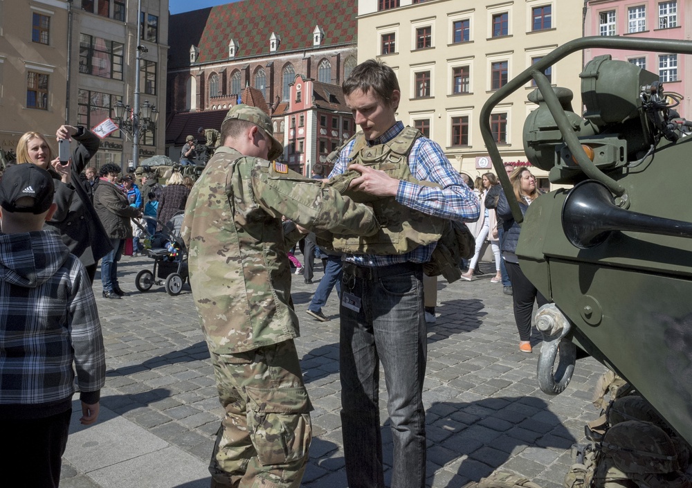 Battle Group Poland receives warm welcome in Wroclaw, Poland
