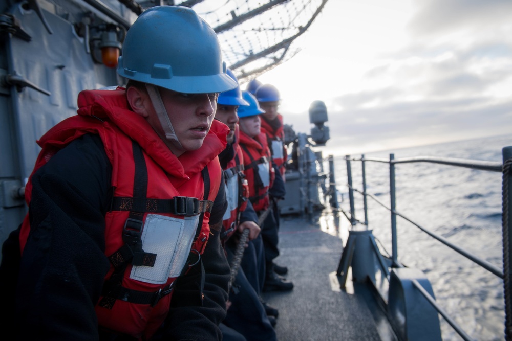 USS Princeton (CG 59) Conducts UNREP During COMPTUEX