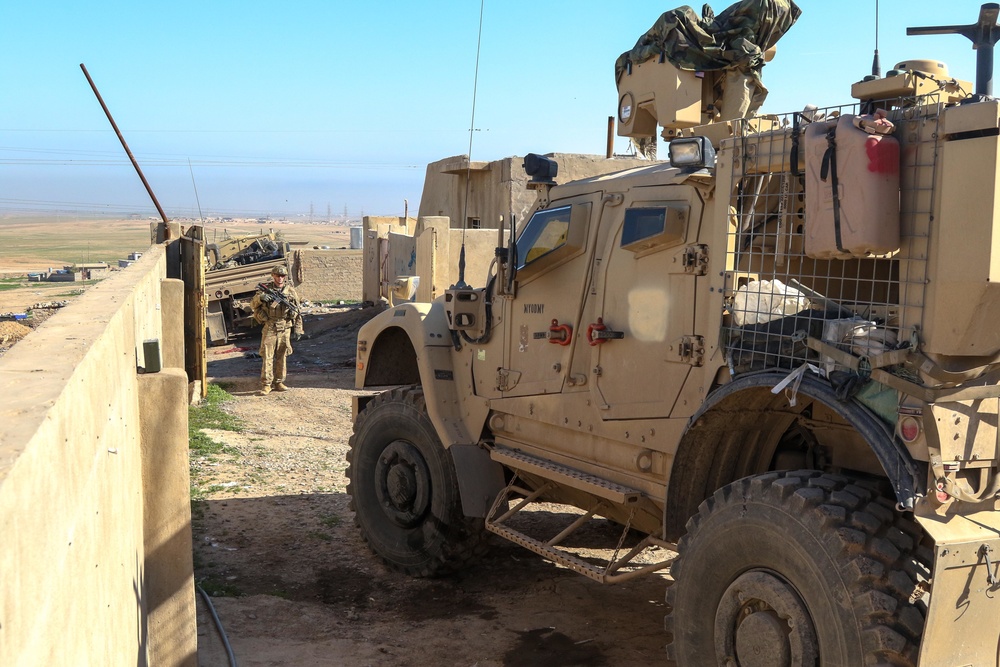 Paratroopers receive visitors, resupply at Al Tarab