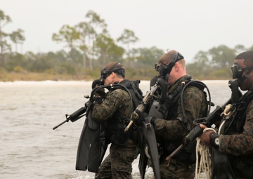3rd Force Reconnaissance Co. Execute Dive Operations Training