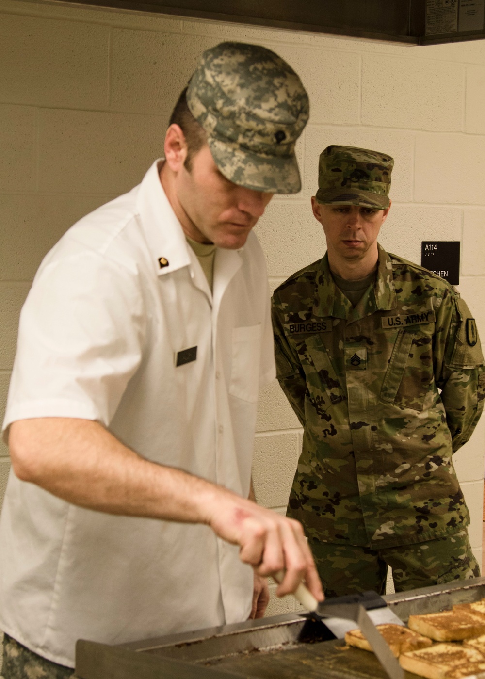 Oregon Soldier Participates in Culinary Specialist Course