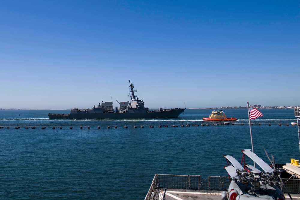 DVIDS - Images - USS Pinckney (DDG 91) [Image 2 of 4]