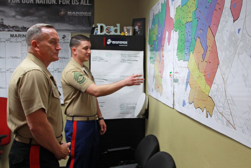 WRR Commanding General visits Recruiters of Orange County