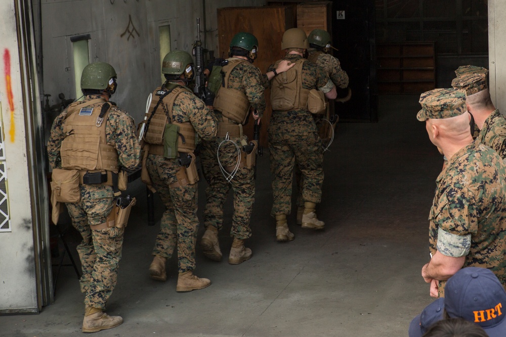 Marines demonstrate capabilities to Japanese law enforcement