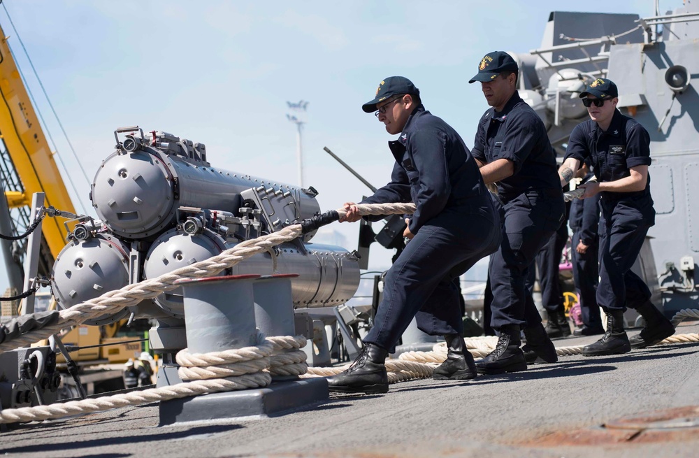 USS Ross (DDG 71) Conducting Naval Operations