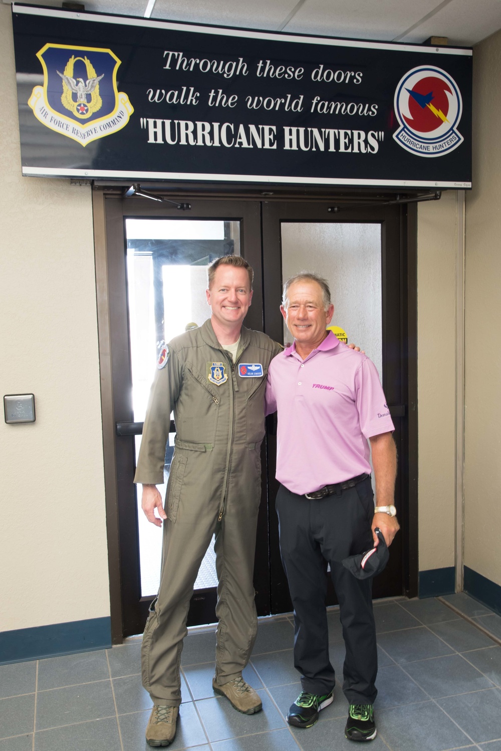 PGA golfer visits 403rd Wing