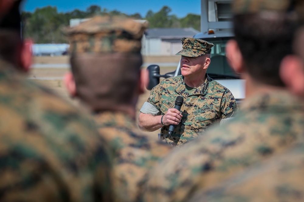 CMC and SMMC visit Fightertown, address Marines
