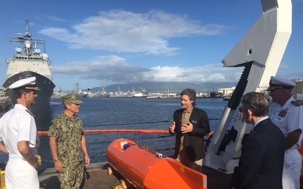 USPACOM Commander Tours Naval Oceanographic Ship