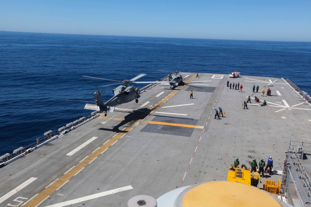 VMM-161 (reinforced) Lands aboard the USS AMERICA