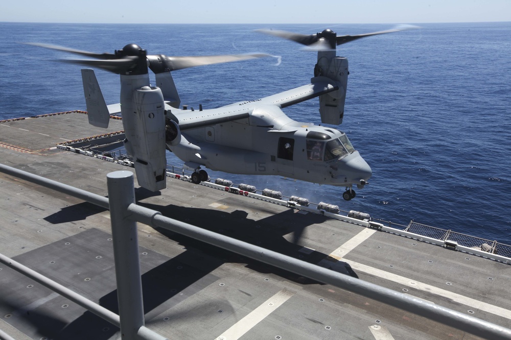 VMM-161 (reinforced) Lands aboard the USS AMERICA