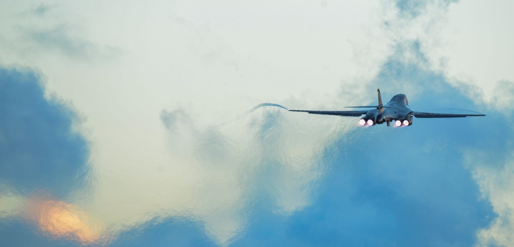 B-1B conducts integration training with Royal Australian Air Force