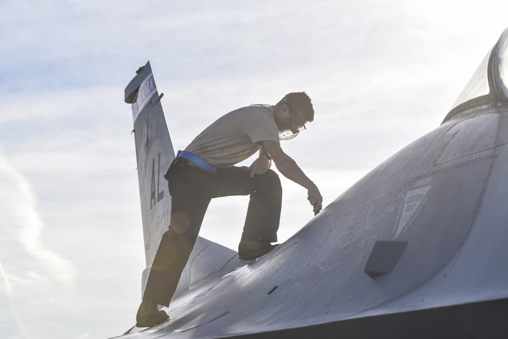 187th Fighter Wing maintainers during Red Flag 17-2