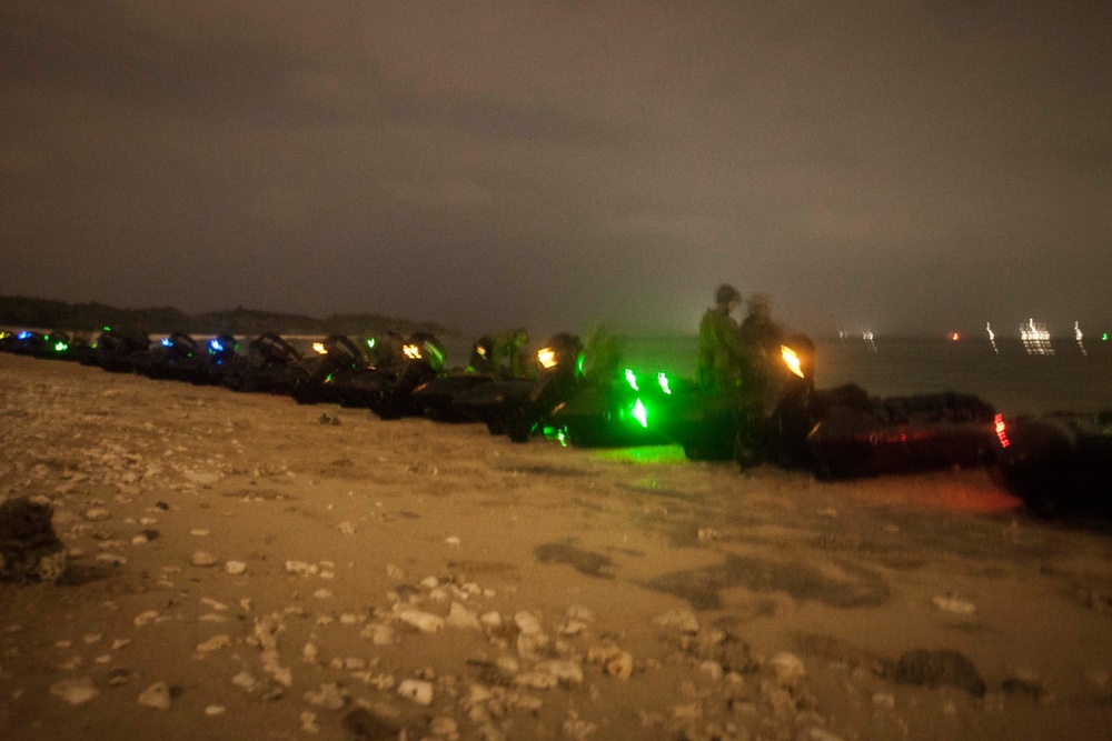 Marines train in boat operations