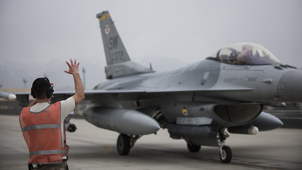 Pilot reaches milestone 1,000th combat hour
