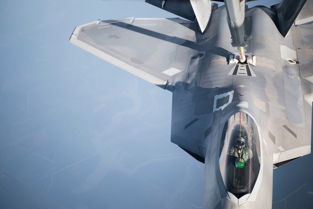 F-22 Refuleing