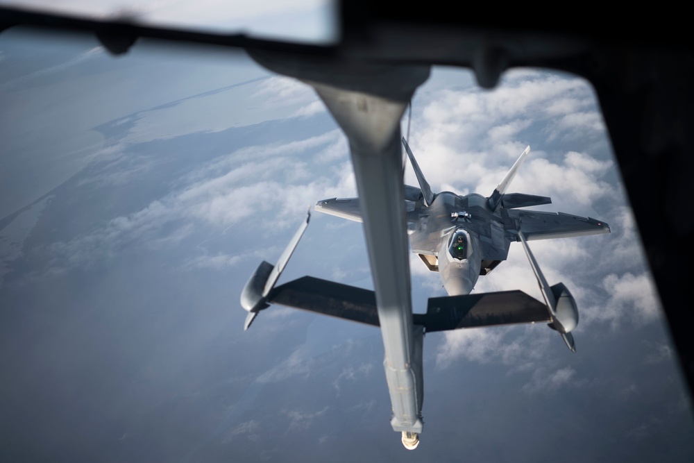 F-22 Refueling