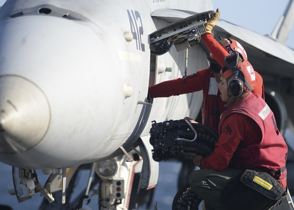 Marines perform maintenance